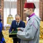 جلالة الملك يستقبل المتسلقة المغربية نوال صفنضلة / الصورة : و.م.ع