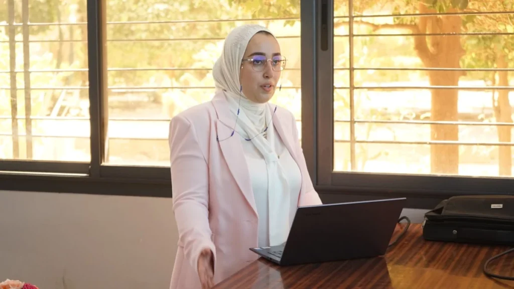 رسالة ماستر بجامعة القاضي عياض تسلط الضوء على تجربة مشروع «E-Job» في الوساطة بسوق الشغل asya zayd
