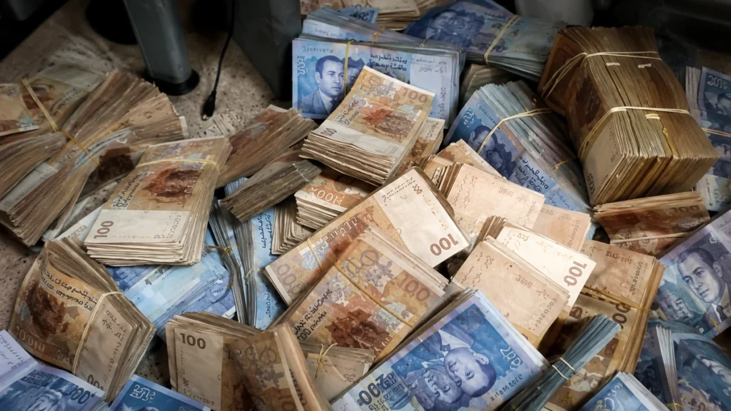 رسم 2% يدخل حيز التنفيذ بالمغرب.. ضريبة جديدة على “الكاش” في تفويت العقارات والأصول التجارية L'argent est en espèces.