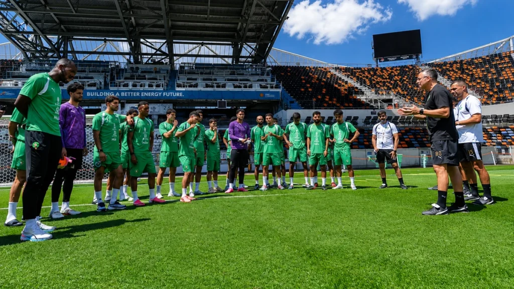 أسود الأطلس يفتحون صفحة كندا بحصة تدريبية أولى في هيوستن L'équipe nationale entame sa préparation pour le match contre le Canada.